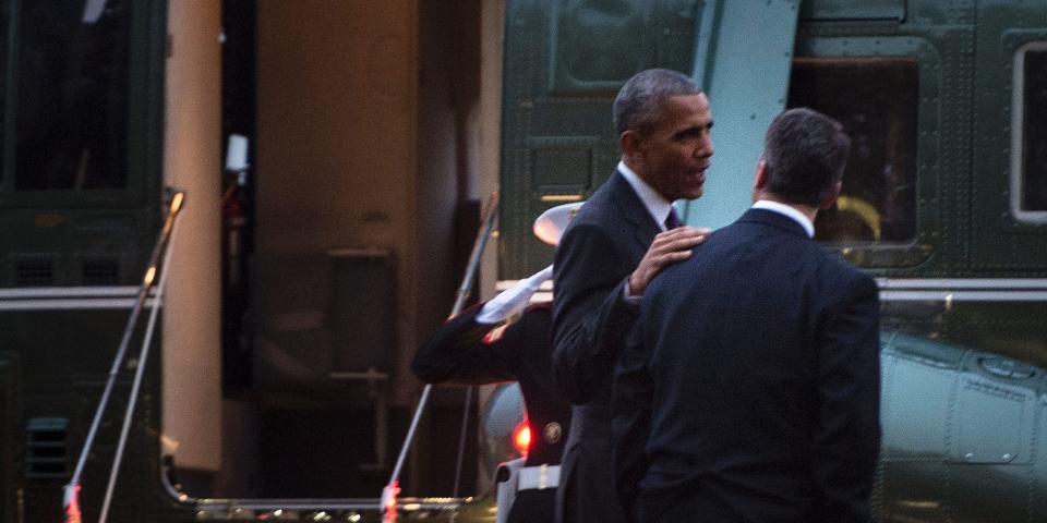 US President Barack Obama (L) talks with his physician Dr. Ronny Jackson, near Marine One after visiting troops at Walter Reed National Military Medical Center November 29, 2016 in Bethesda, Maryland. / AFP / Brendan Smialowski (Photo credit should read BRENDAN SMIALOWSKI/AFP via Getty Images)