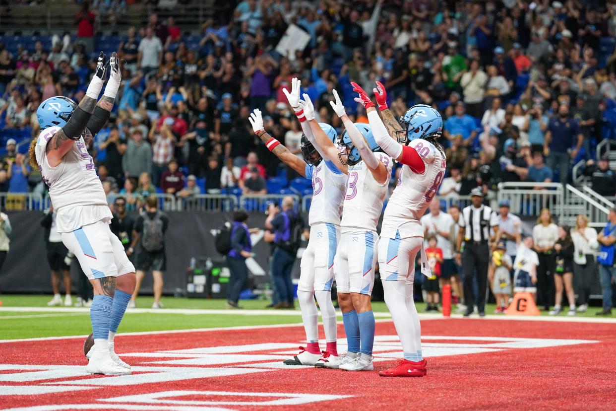 Arlington Renegades tight end Sal Cannella (80) celebrates his first-half touchdown with teammates.