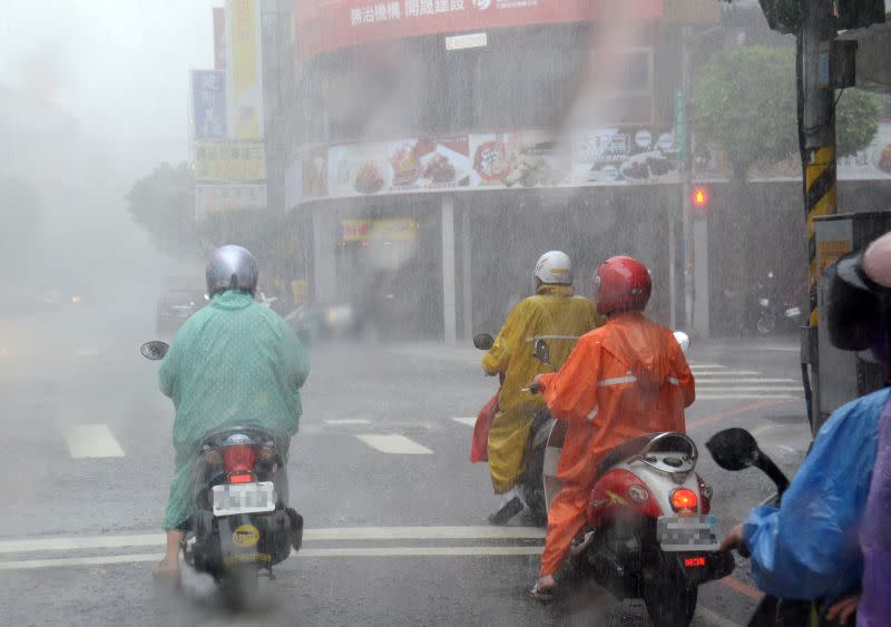 ▲中央氣象局今日發布大雨特報，警戒區域包括16縣市。（圖／NOWnews資料照）