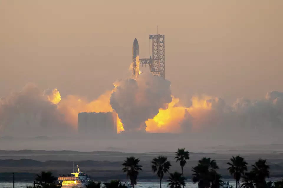 The second test flight of a fully integrated Starship lifted off from SpaceX Starbase at Boca Chica, Texas.