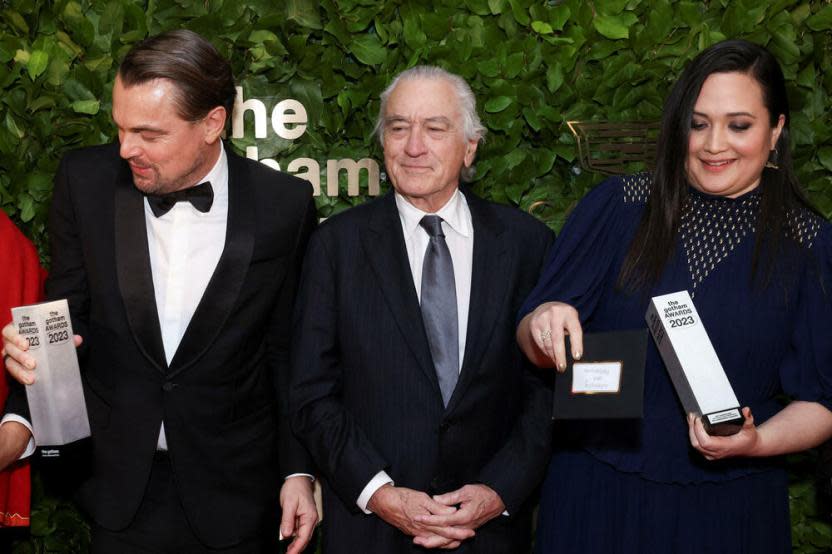 Leonardo DiCaprio, Robert De Niro y Lily Gladstone en los premios Gotham (Crédito: Reuters)