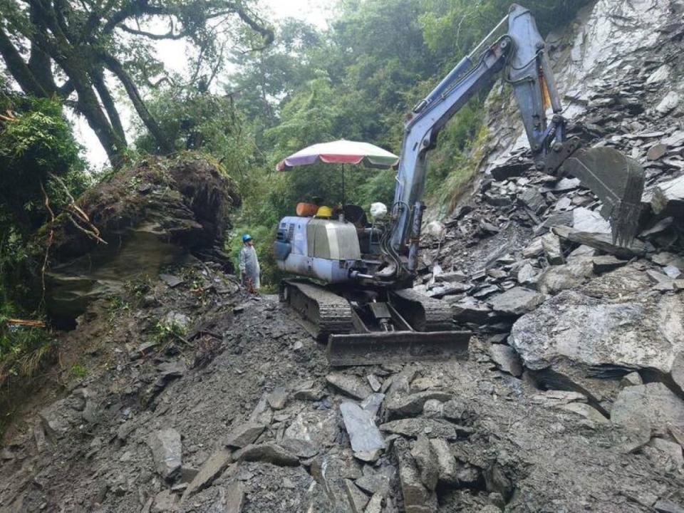 大鹿林道東線坍方嚴重，雪管處公告大霸等登山路線暫時封閉。（圖：雪管處提供）