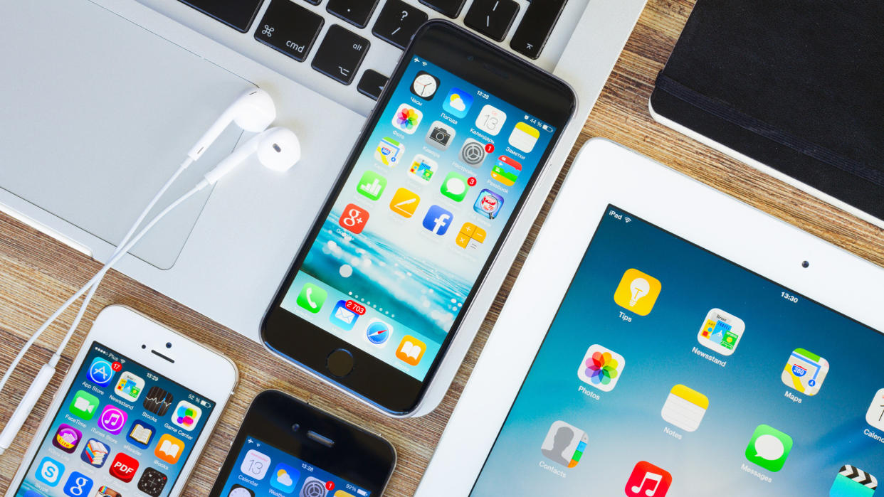 Apple new Iphones 6 on macbook keyboard with ipad, iphone 5s and 4s.