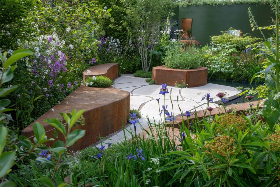 <p><strong>FEATURE GARDEN | Award: N/A not judged</strong></p><p>Designed by <a href="https://www.housebeautiful.com/uk/garden/a27332743/chelsea-flower-show-presenters/" rel="nofollow noopener" target="_blank" data-ylk="slk:Joe Swift;elm:context_link;itc:0;sec:content-canvas" class="link ">Joe Swift</a>, this garden aims to help and inspire people to grow bee-friendly plants and think of the power of plants to help precious pollinators.</p><p>Central to the design is a beautiful silhouette of a bee’s wing. This garden is brimming with ideas to help gardeners across the country balance our ecosystem with nectar and pollen rich plants.</p>