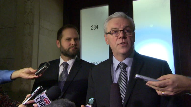 Manitoba Premier Greg Selinger has support of Tom Mulcair