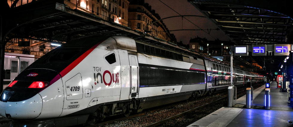 Emmanuel Macron présentera une maquette du nouveau TGV, mis en place en 2024. 
