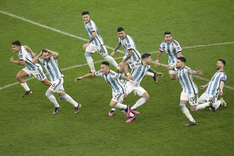 Argentina campeón del mundo: Montiel ya anotó el penal decisivo, empieza el festejo