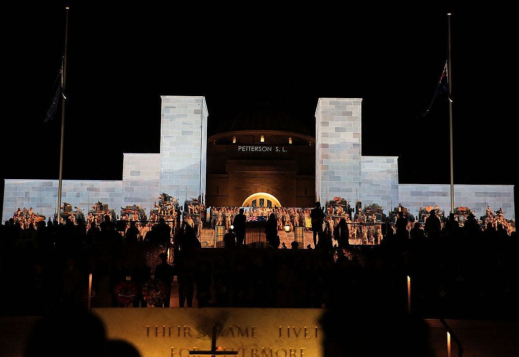 australian war memorial canberra dawn service crowd 2016