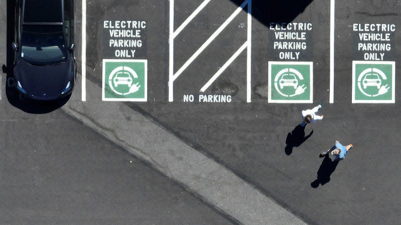 You can’t park an EV just anywhere, apparently. - Photo: Justin Sullivan (Getty Images)