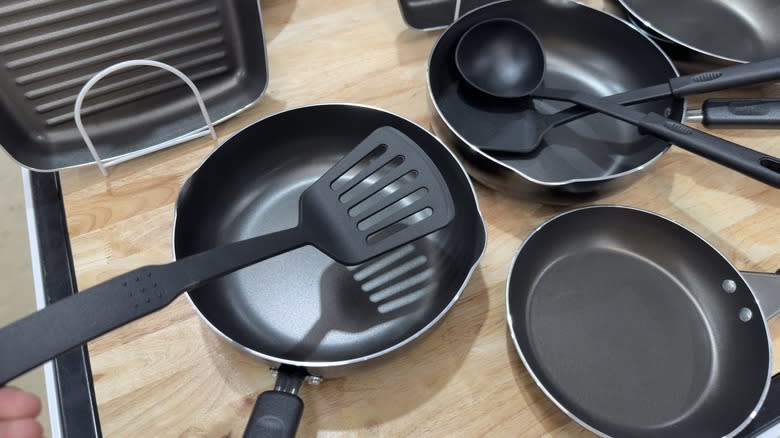 Different types of pans
