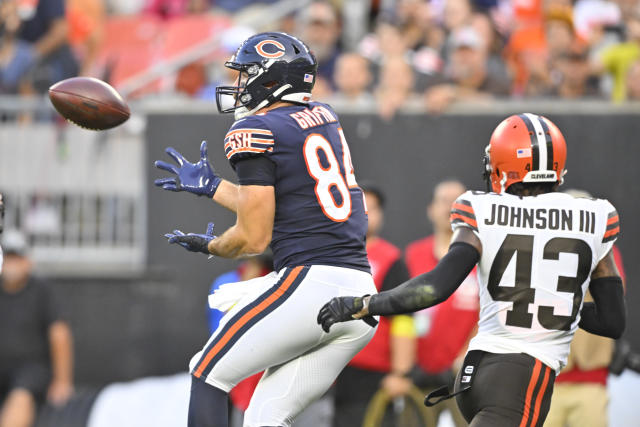 Fields throws 3 TD passes in half, Bears edge Browns 21-20 