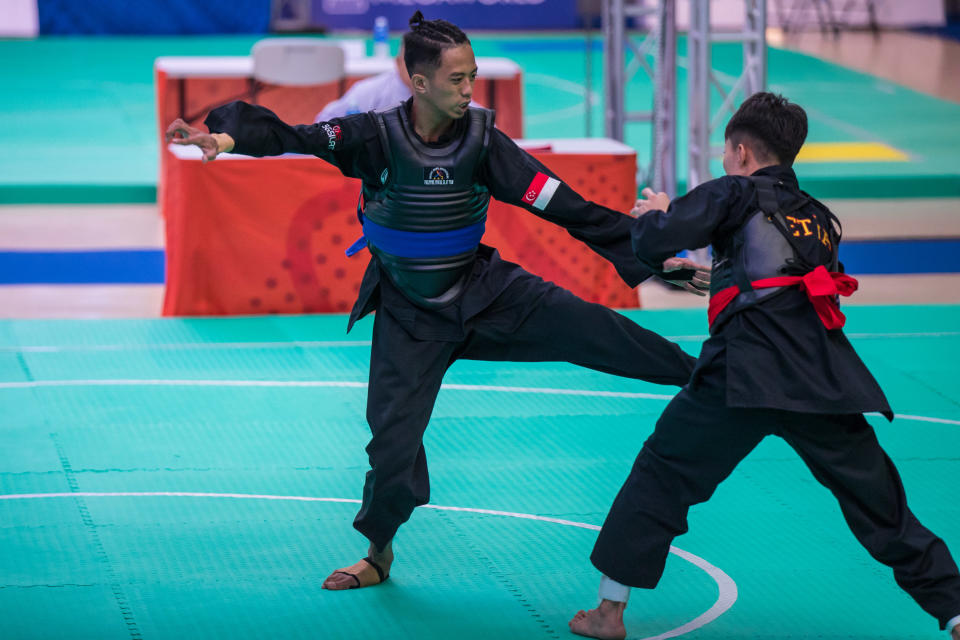 Singapore silat athlete Muhammad Hazim Mohamad Yusli en route to winning a SEA Games gold in the men's Tanding Class B final. (PHOTO: Sport Singapore/Dyan Tjhia)