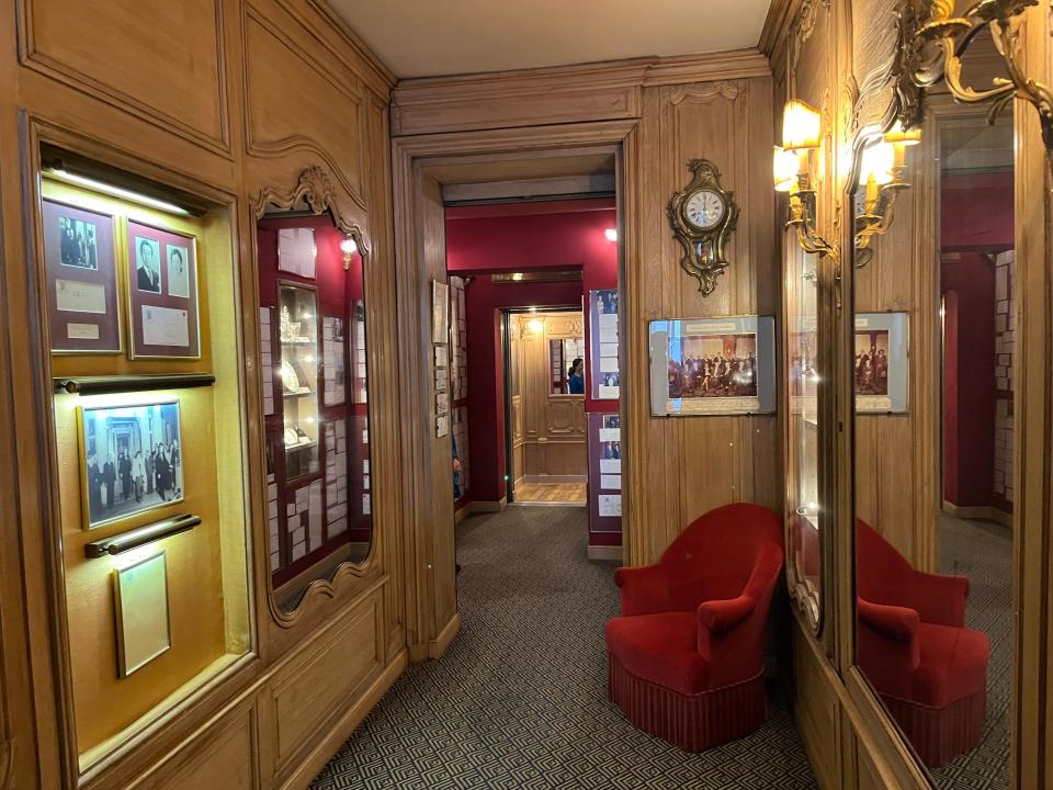 The room leading up the elevator at Tour d'Argent