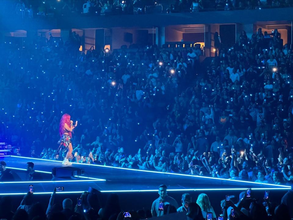 La cantante colombiana logró llenar el Honda Center y ahora le quedan dos fechas en el Crypto.com de Los Ángeles.