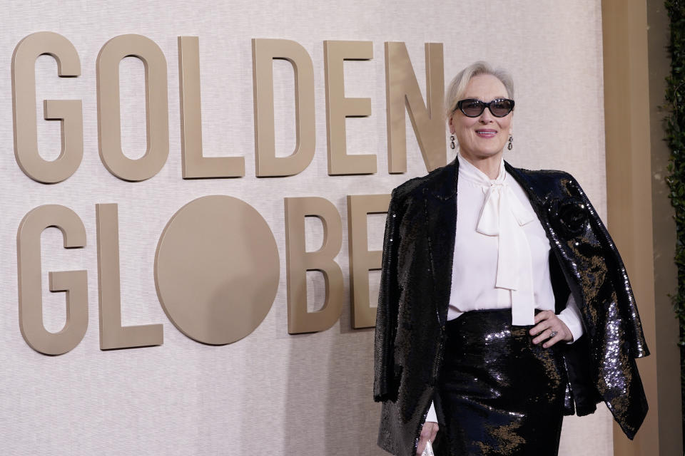 Meryl Streep llega a la 81a entrega de los Globos de Oro el domingo 7 de enero de 2024, en el Hotel Beverly Hilton en Beverly Hills, California. (Foto Jordan Strauss/Invision/AP)