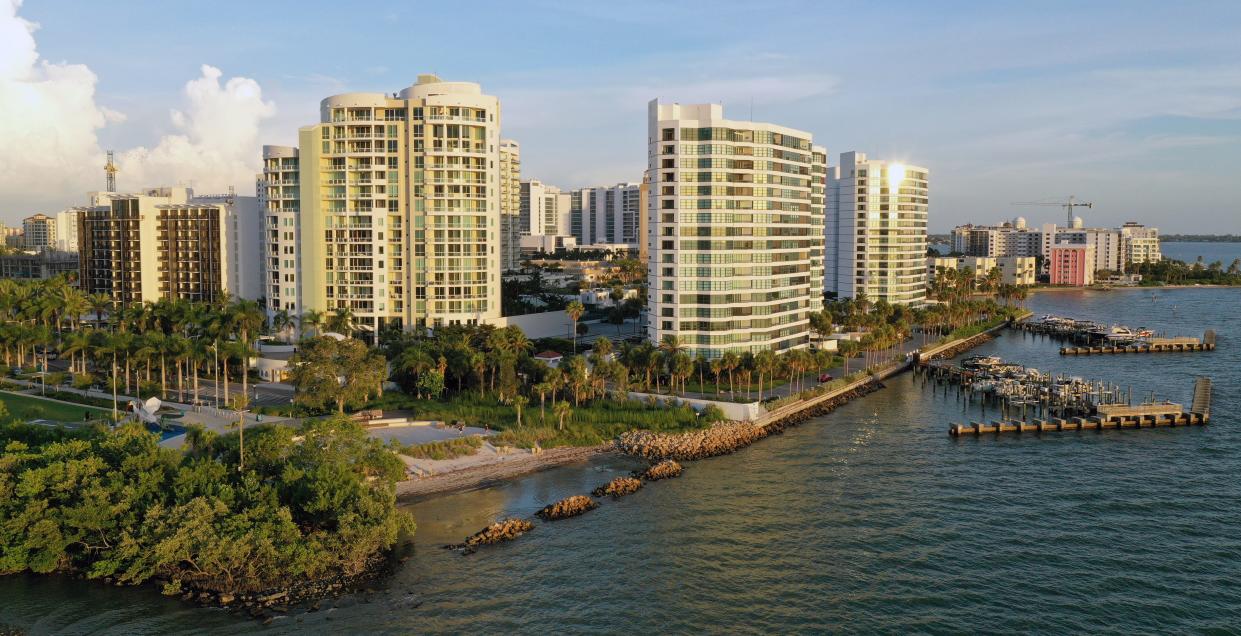 Sarasota Bay’s water quality is improving, according to state regulators, but substantial threats remain, including warming coastal sea temperatures and storm and wastewater runoff.