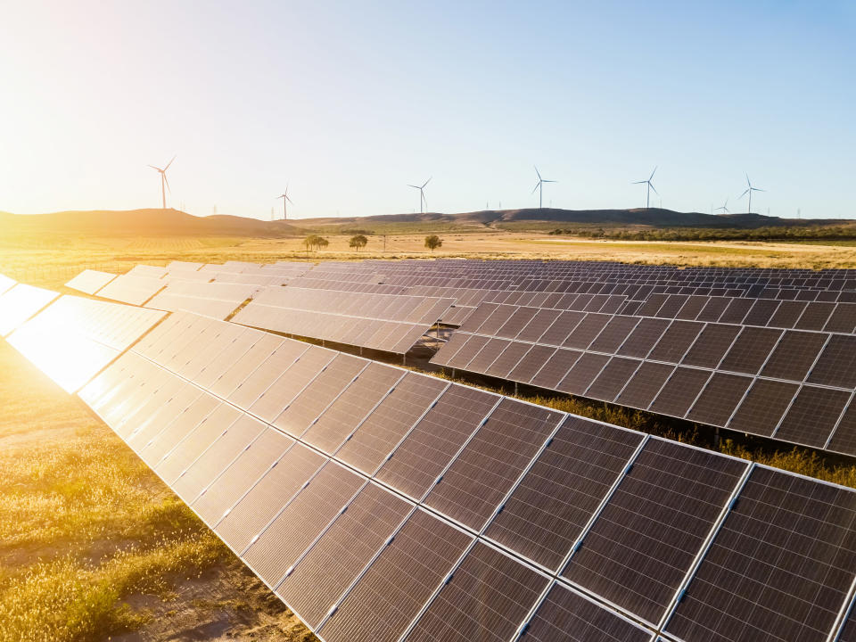 Solaranlagen auf der Erde sind abhängig von Tageslicht und guter Wetterlage. (Symbolbild: Getty Images)