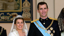 <p> In a rather smooth move, Prince Felipe of Spain asked a mutual friend - journalist Pedro Erquicia - to set him up on a date in 2002 with news anchor Letizia Ortiz Rocasolano after being impressed by one of her broadcasts. The couple, who became king and queen in 2014, married a couple of years later and have two children, Leonor and Sofia. </p>