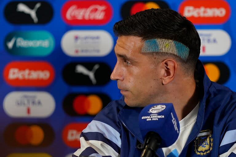 El look de Emiliano Martínez en la previa a la final de la Copa América 2024