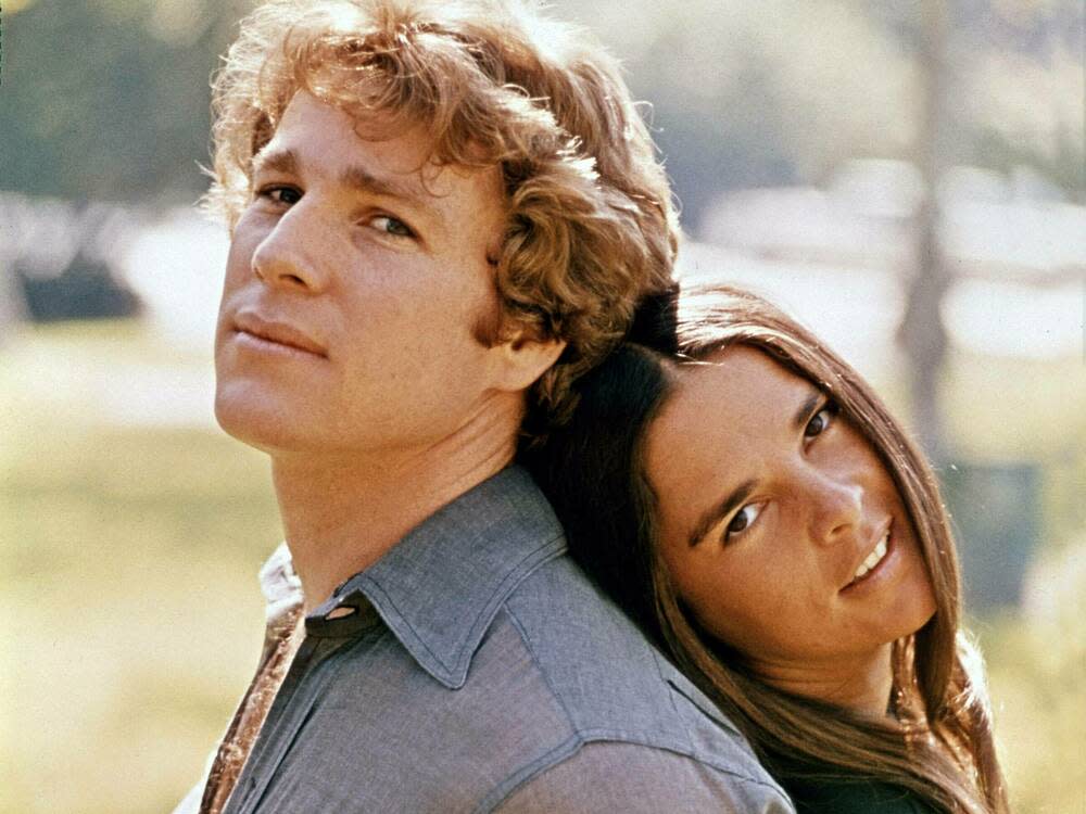 Ryan O'Neal und Ali MacGraw im Film "Love Story". (Bild: imago/Cinema Publishers Collection)