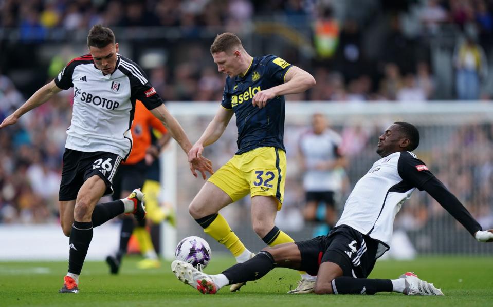 Elliot Anderson playing for Newcastle at Fulham - 'Geordie Maradona' Elliot Anderson helps Newcastle fight past Fulham