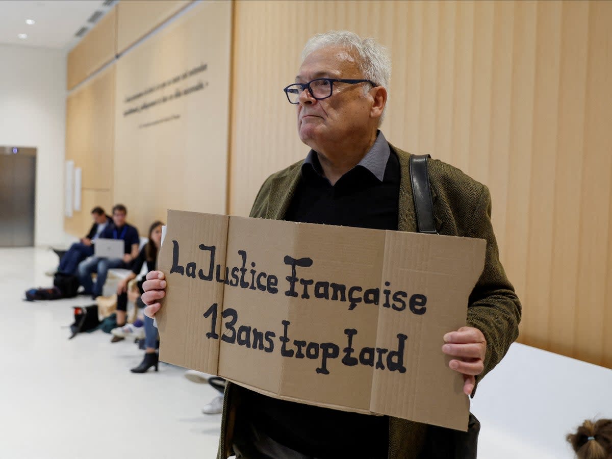 Flight 447 relative Wilfried Schmid holds a placard that reads ‘French Justice 13 years too late' (REUTERS/Gonzalo Fuentes)