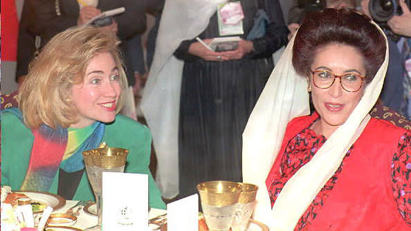 Then U.S. First Lady Hillary Clinton dining with then Pakistani Prime Minister Benazir Bhutto in 1995. Photo from Saeed Khan/AFP/Getty Images.