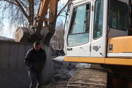 Bulldozers demolish a wall following weeks of tensions between Kosovo and Serbia, in the ethnically divided town of Mitrovica, Kosovo February 5, 2017. REUTERS/Hazir Reka