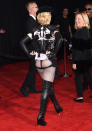 <p>La création haute couture sur mesure de Madonna signée Givenchy a beaucoup fait parler, l’arrière en tout cas. En effet, la chanteuse a mis son derrière en avant, apparemment à l’aide d’un simple élastique qui maintenait ses fesses. <em>[Photo: Getty]</em> </p>