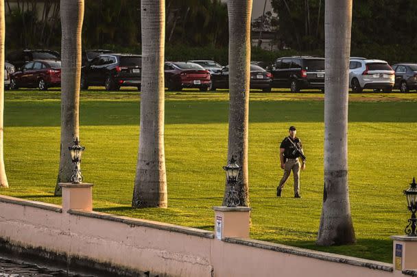 PHOTO: A Secret Service agent walks outside the Mar-a-Lago Club, home of former US President Donald Trump, in Palm Beach, Florida, on April 2, 2023. (Giorgio Viera/AFP via Getty Images)