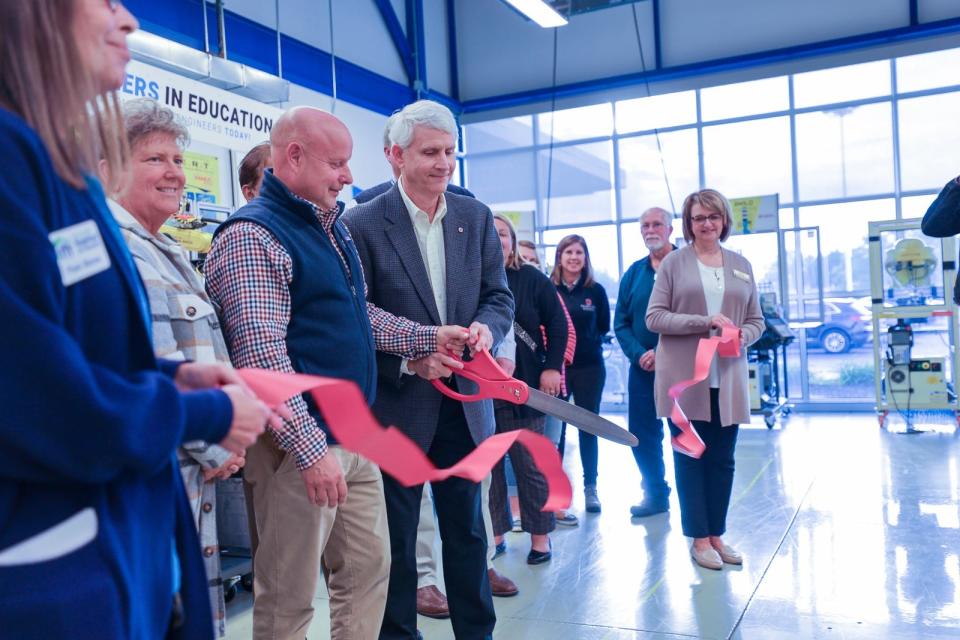 The Marion Area Chamber of Commerce recently joined representatives of Tri-Rivers Career Center, RAMTEC, The Ohio State University and the Marion Community Foundation for a ribbon cutting to unveil the new connected smart manufacturing (CSM) cell at Tri-Rivers.