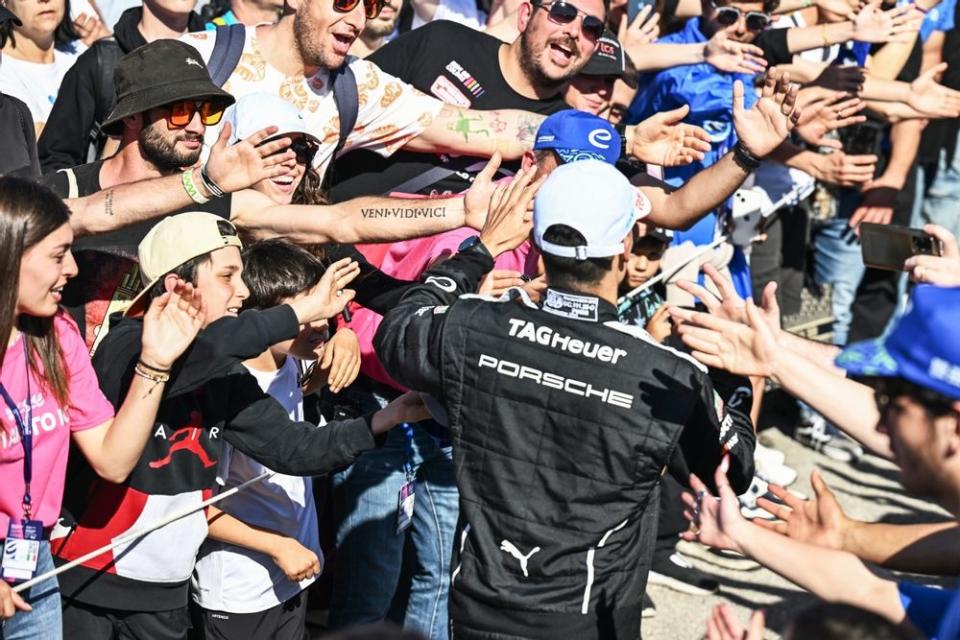 pascal wehrlein, tag heuer porsche formula e team, 1st position, heads to the podium