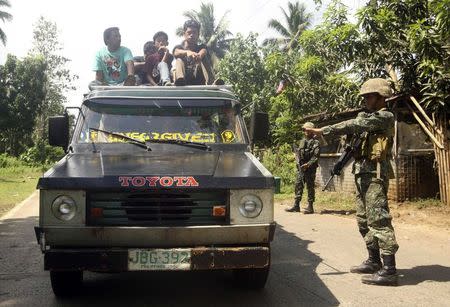 Soldiers stop a vehicle at a military checkpoint in Jolo, Sulu, southern Philippines September 25, 2014. REUTERS/Stringer