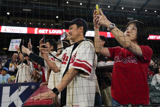 Shohei Ohtani fans get chance to see copy of Angels samurai helmet