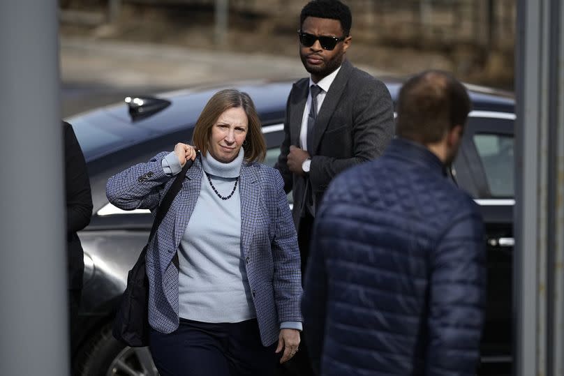 L'ambassadrice américaine en Russie, Lynne Tracy, entrant au tribunal de Moscou assister à l'audience d'Evan Gershkovich case, le 26 mars 2024.