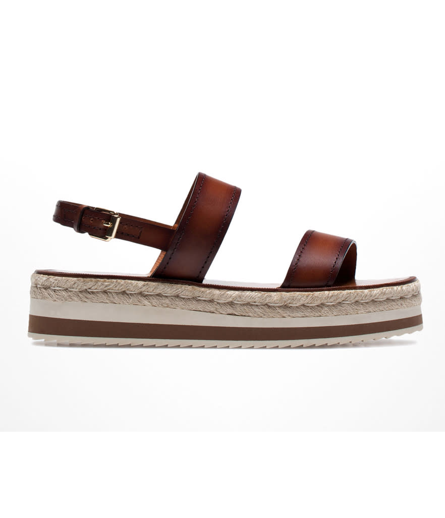 <p>Massimo Dutti Strappy Platform Sandals, $120, <a rel="nofollow noopener" href="http://www.massimodutti.com/us/en/women/view-all/shoes/flat-sandal/strappy-platform-sandals-c1475033p6222094.html?colorId=709&categoryNav=1475029" target="_blank" data-ylk="slk:massimodutti.com;elm:context_link;itc:0;sec:content-canvas" class="link ">massimodutti.com</a></p>