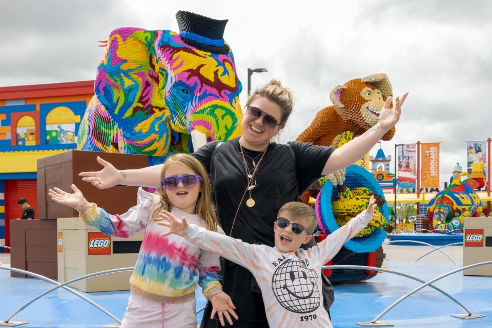 Kelly Clarkson and children visit legoland