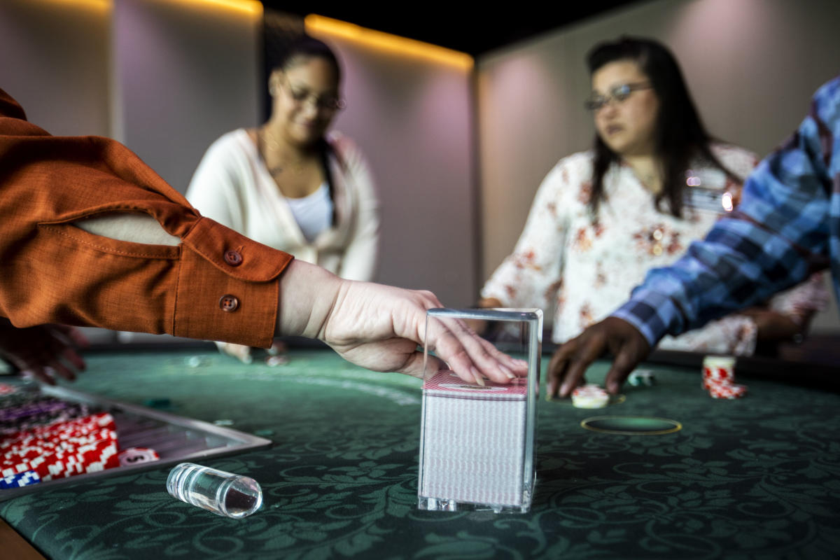 Portsmouth casino offers classes for aspiring card dealers, game operators