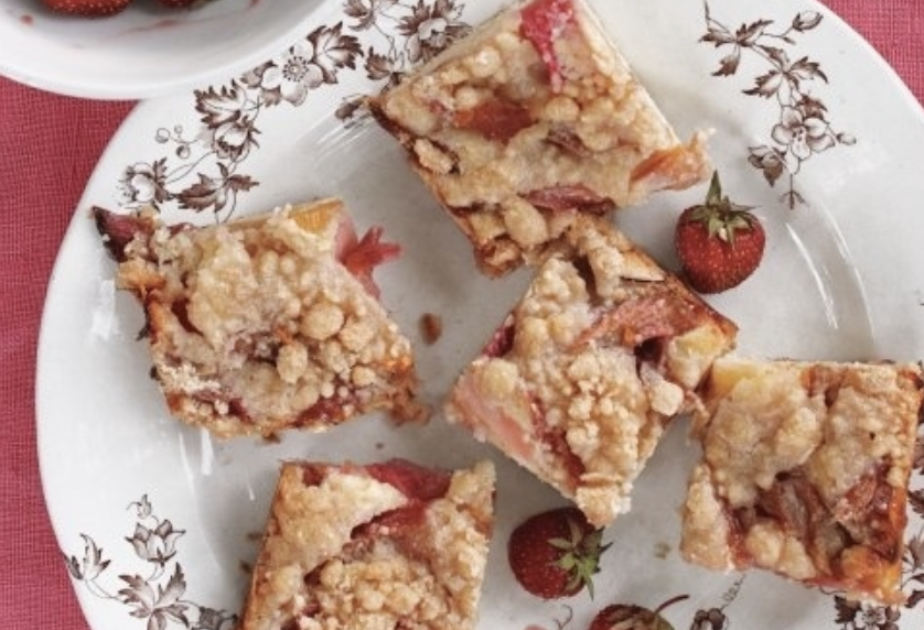Whoever told you rhubarb needs strawberry to taste good is wrong. This is even better.Recipe: Rhubarb Buckle