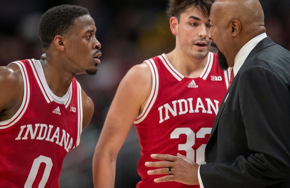 Indiana Hoosiers head coach Mike Woodson talks with guard Xavier Johnson (0) and guard Trey Galloway (32), Thursday, March 10, 2022, during Big Ten tournament men’s action from Indianapolis’ Gainbridge Fieldhouse. Indiana won 74-69. 