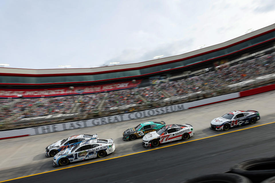 De nieuwste unieke setting voor een MLB-game brengt de Braves en Reds samen op het historische NASCAR-circuit op 2 augustus 2025. (Foto door Meg Oliphant/Getty Images)