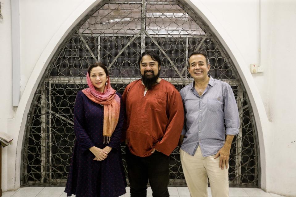 ‘Mencari Ramlee’ stars (from left to right) Datin Sofia Jane, Megat Sharizal, and Tony Eusoff.— Picture by Sayuti Zainudin