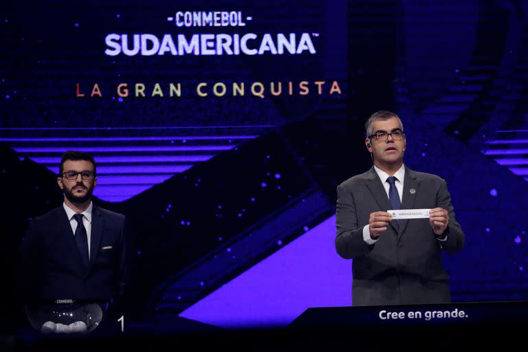 El director de competiciones de clubes de la Conmebol, Frederico Nantes durante el sorteo de la Copa Sudamericana