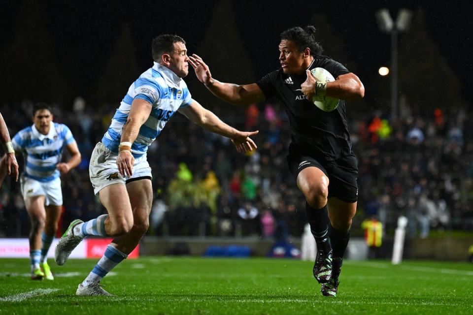 Caleb Clarke en route to scoring New Zealand’s first try (Getty Images)