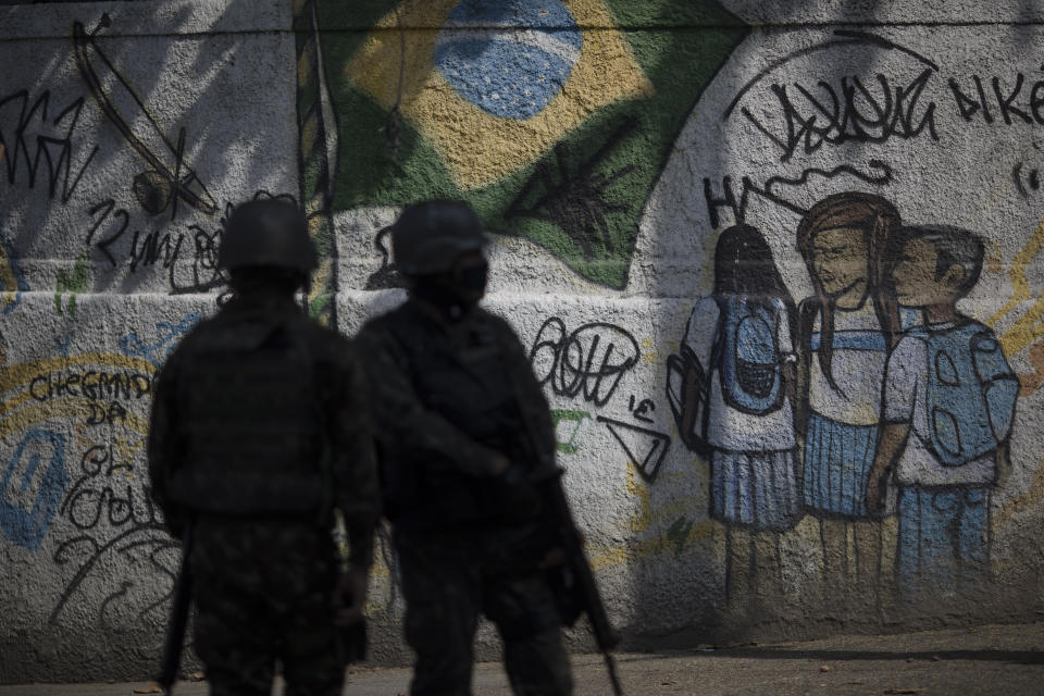 Soldiers patrol a favela neighborhood in Rio de Janeiro in August<strong>&nbsp;</strong>2018, a day after at least 11 people were killed during shootouts. (Photo: ASSOCIATED PRESS)