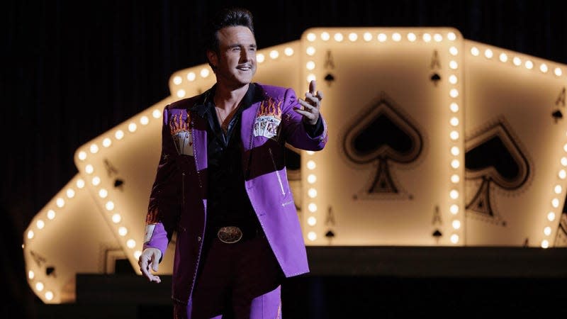 Yes, David Arquette as a magician fits into this story.