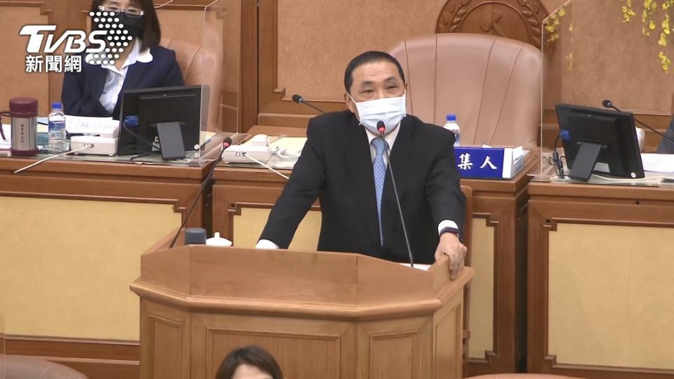 新北市長侯友宜在議會接受質詢。（圖／TVBS）