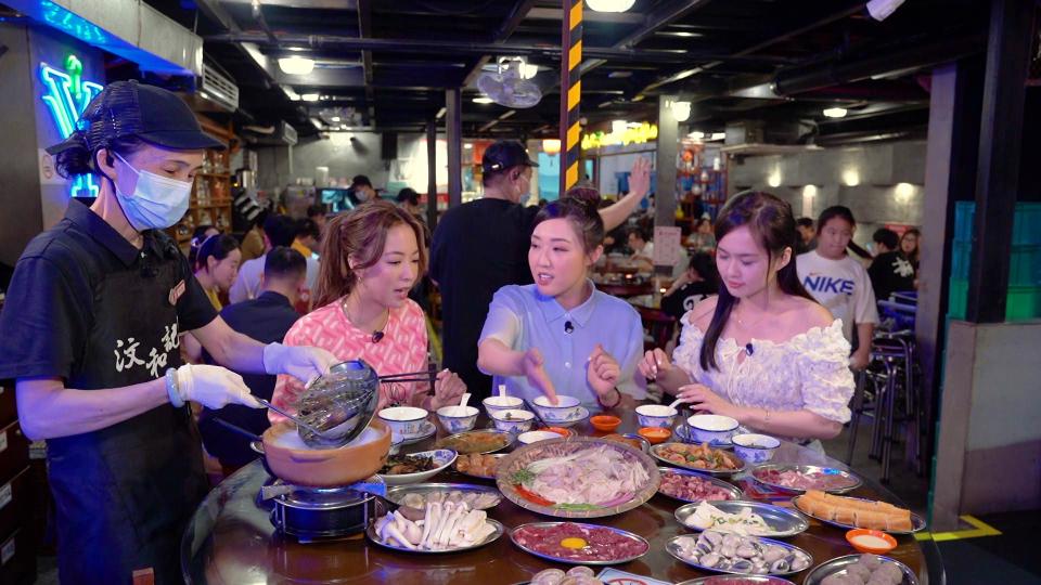 Foodies sweep across Hong Kong and Shenzhen | Lin Xiuyi, Liang Kaiqing, Liang Chaoyi and Liao Huiyi perform an unusual square dance, cute and gorgeous