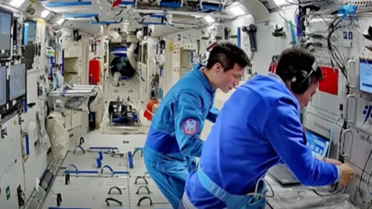 Chinese astronauts study ancient microbes aboard Tiangong space station (video)