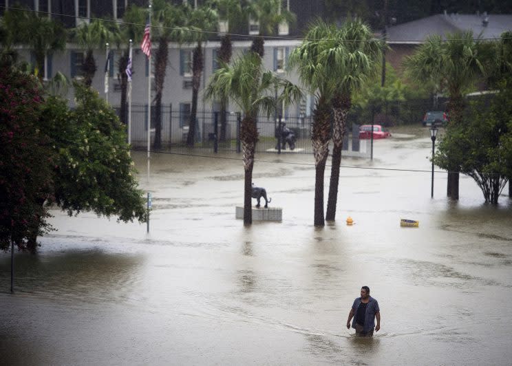 A resident wades through floodwater at Tiger Manor Apartments, by the North Gate of LSU. (Photo: Brianna Paciorka/The Advocate via AP)